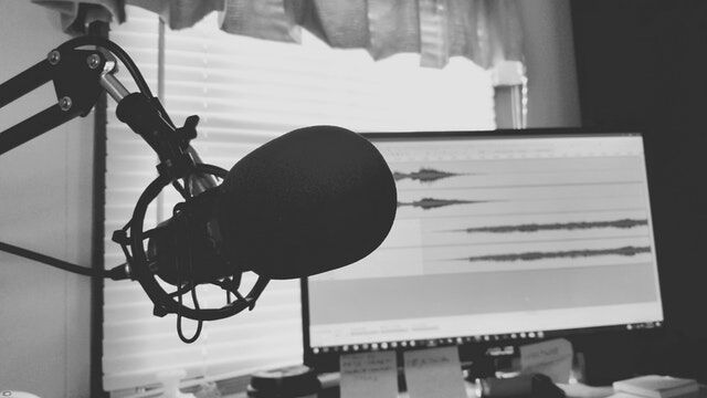 What is a podcast and how can it boost my business? Header Background