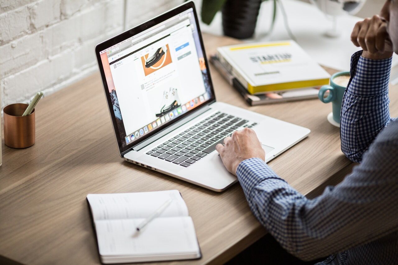 Advantages of Shopify Website Header Background
